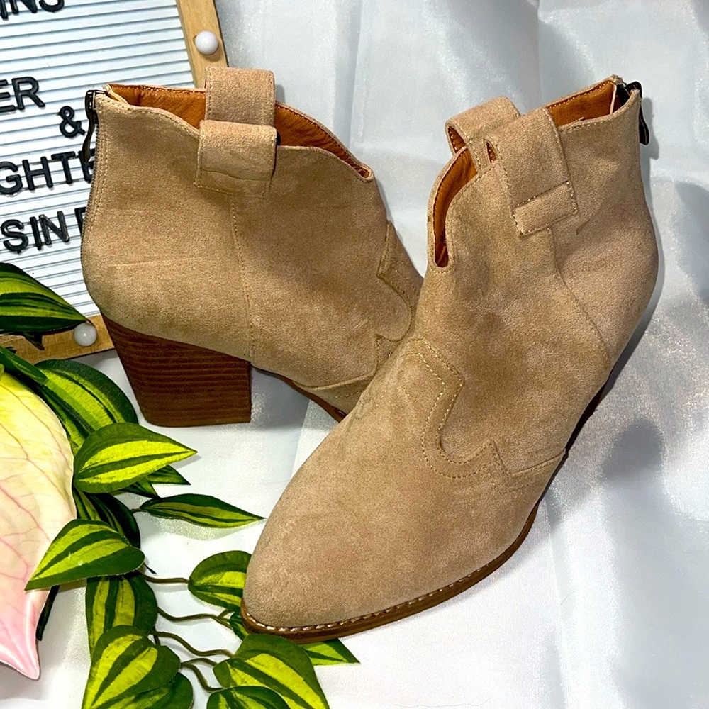 🌵 Fashion Beast Taupe Suede Western Boot - Size 8.5